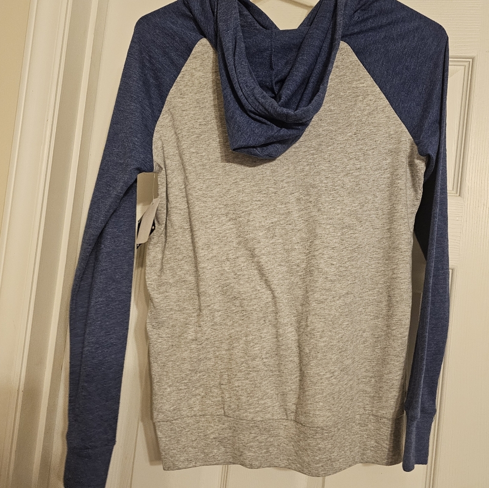 NWT Chicago Cubs lightweight hoodie. Size:XS. - Picture 2 of 9